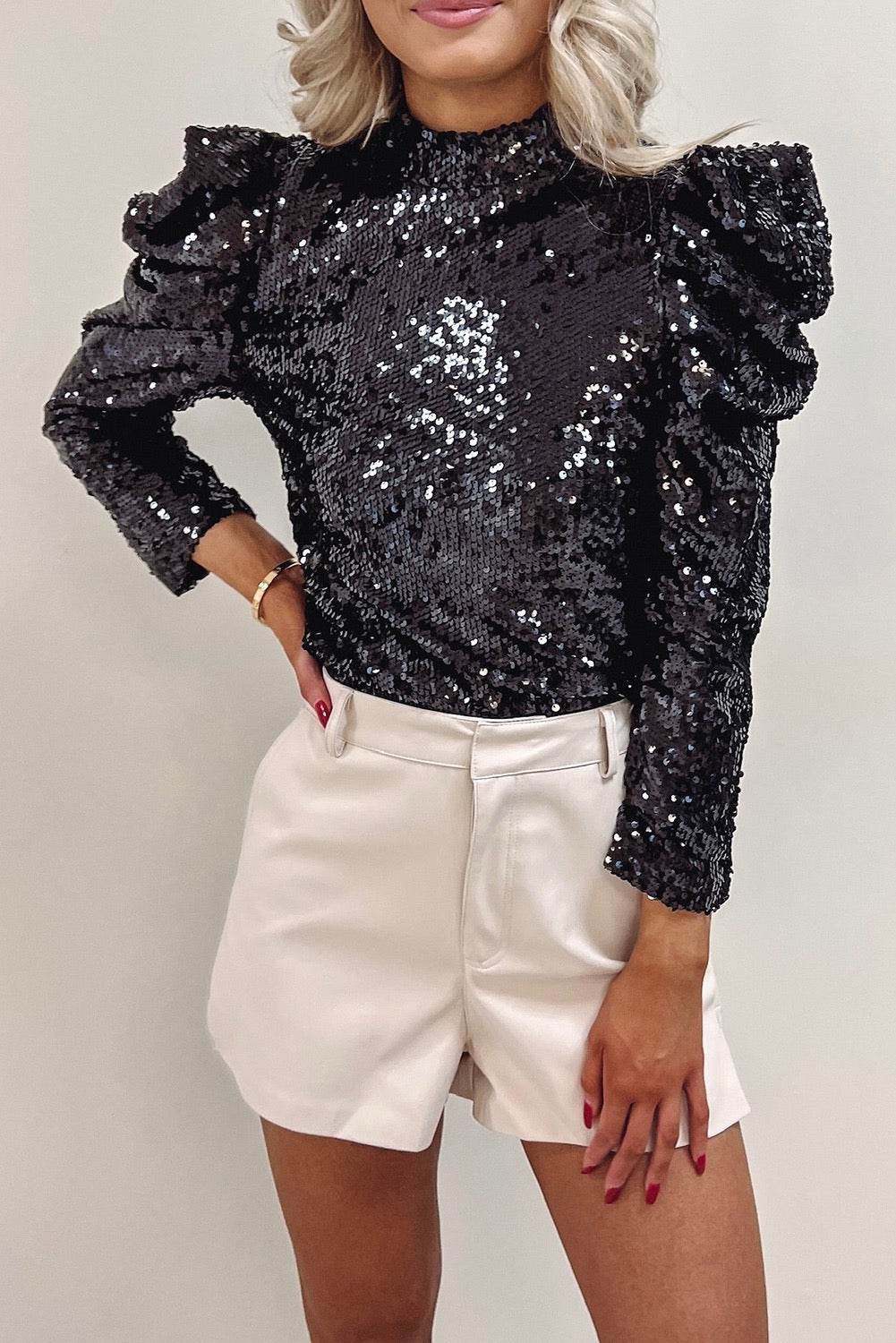 Black Bubble Sleeve Top